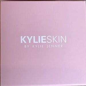 BRAND NEW NEVER OPENED KylieSkin AHA + ENZYME GLOW MASK
